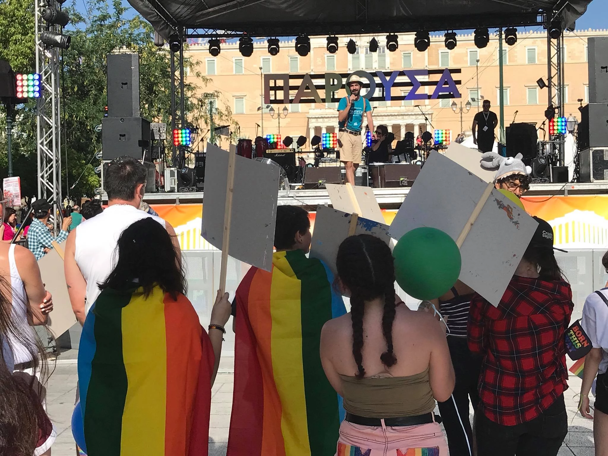 Εύζωνες, Άγνωστος Στρατιώτης και Βουλή υποκλίνονται στην «ομοφυλοφιλική υπερηφάνεια» -Εβαψαν και τις οδικές διαβάσεις!